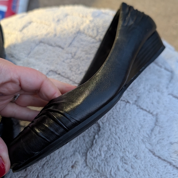 Bare Traps Black Leather Wedge Shoes Size 8 - Picture 3 of 4